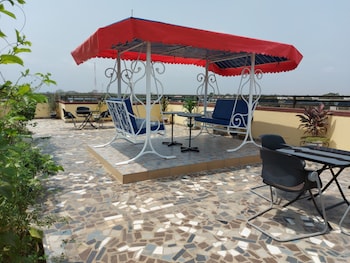 royal blue guest house bar