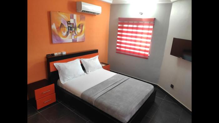 royal blue guest house bar