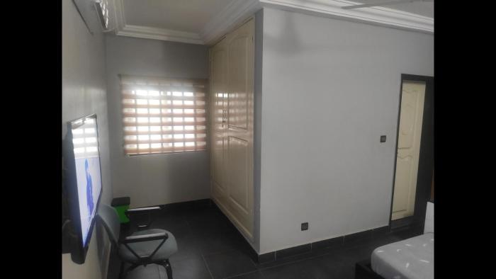 royal blue guest house bar