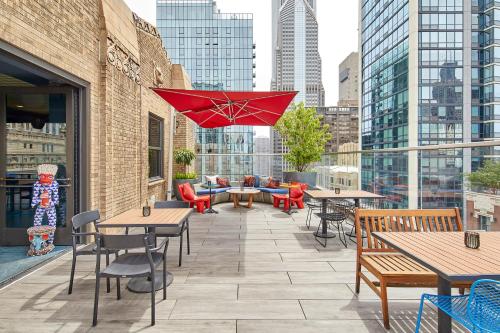 Virgin Hotels Chicago,Near Millennium Park,5 star