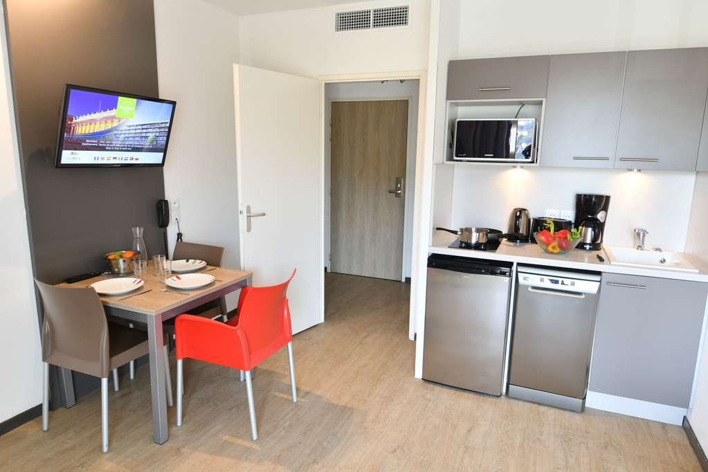 appart hotel mer and golf city bordeaux bruges