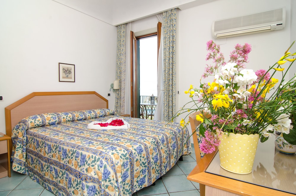 la capannina hotel and apartments