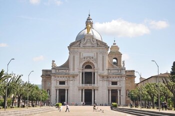 Hotel Mom Assisi,Piazza Dante Alighieri, 3,2 star