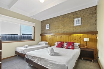 ocean bridge lakes entrance