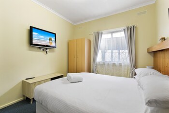 ocean bridge lakes entrance