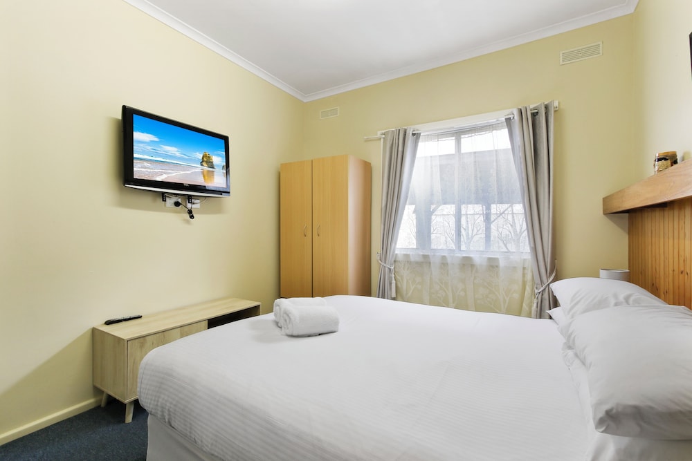 ocean bridge lakes entrance