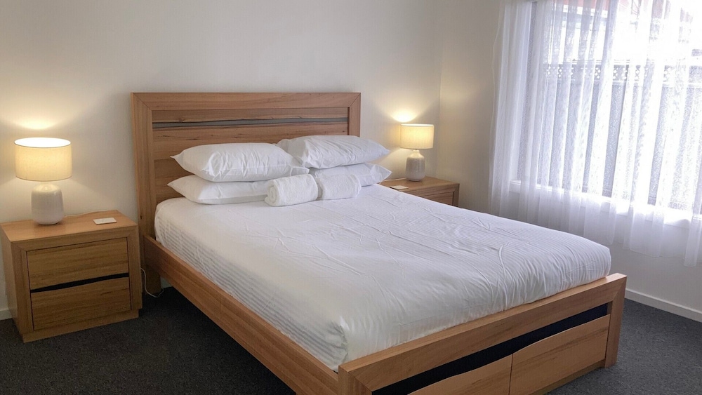 ocean bridge lakes entrance