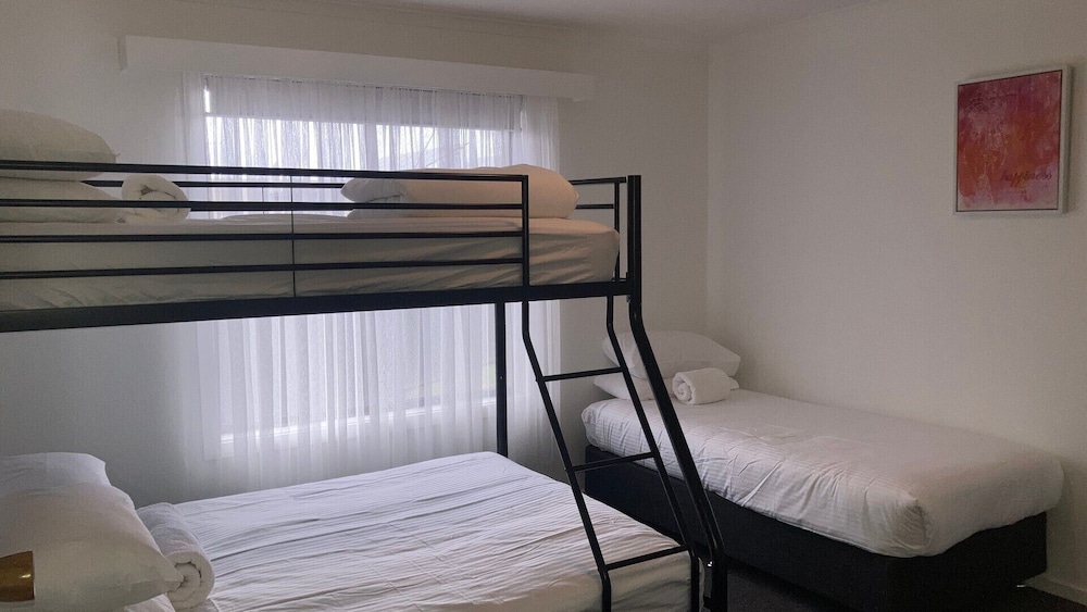 ocean bridge lakes entrance