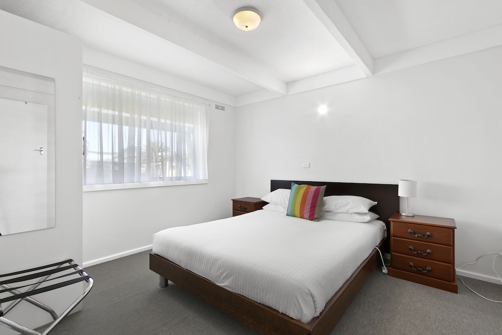 ocean bridge lakes entrance