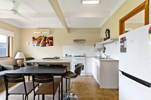 ocean bridge lakes entrance