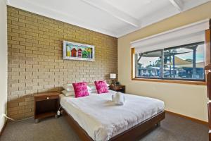 ocean bridge lakes entrance