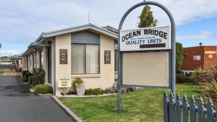 ocean bridge lakes entrance