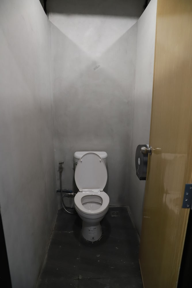 the cube hostel khaosan