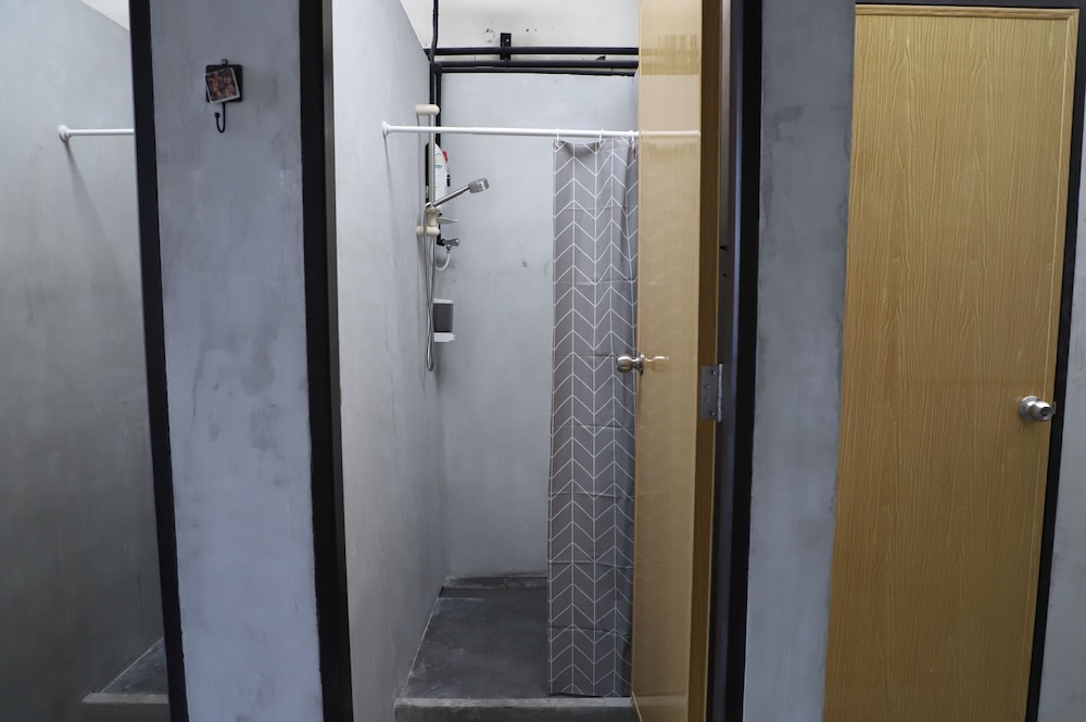 the cube hostel khaosan