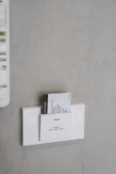 the cube hostel khaosan