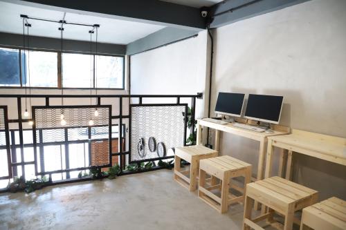 the cube hostel khaosan
