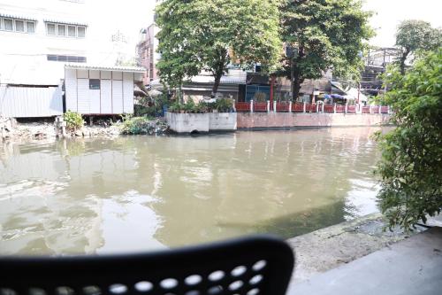 the cube hostel khaosan