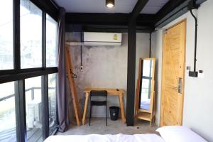 the cube hostel khaosan