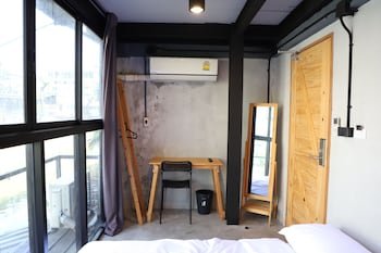 the cube hostel khaosan