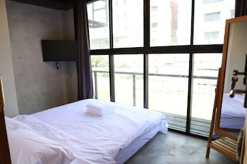 the cube hostel khaosan