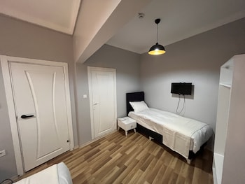 asparagus hotel suits old city