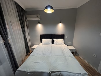 asparagus hotel suits old city