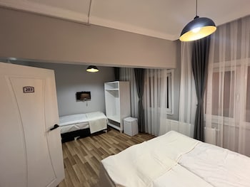 asparagus hotel suits old city