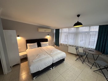 asparagus hotel suits old city