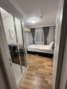 asparagus hotel suits old city