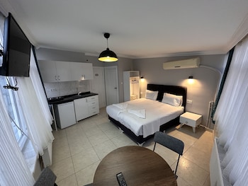 asparagus hotel suits old city