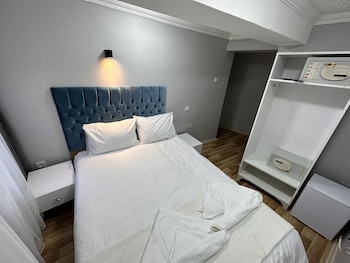 asparagus hotel suits old city