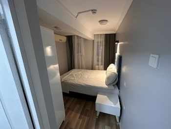 asparagus hotel suits old city