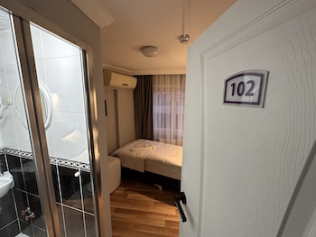 asparagus hotel suits old city