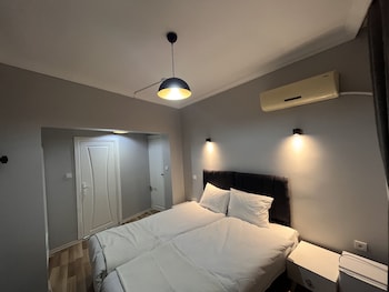 asparagus hotel suits old city