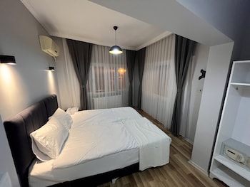 asparagus hotel suits old city