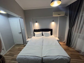 asparagus hotel suits old city