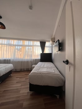 asparagus hotel suits old city