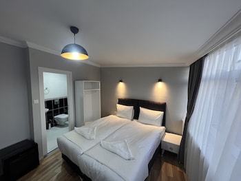 asparagus hotel suits old city