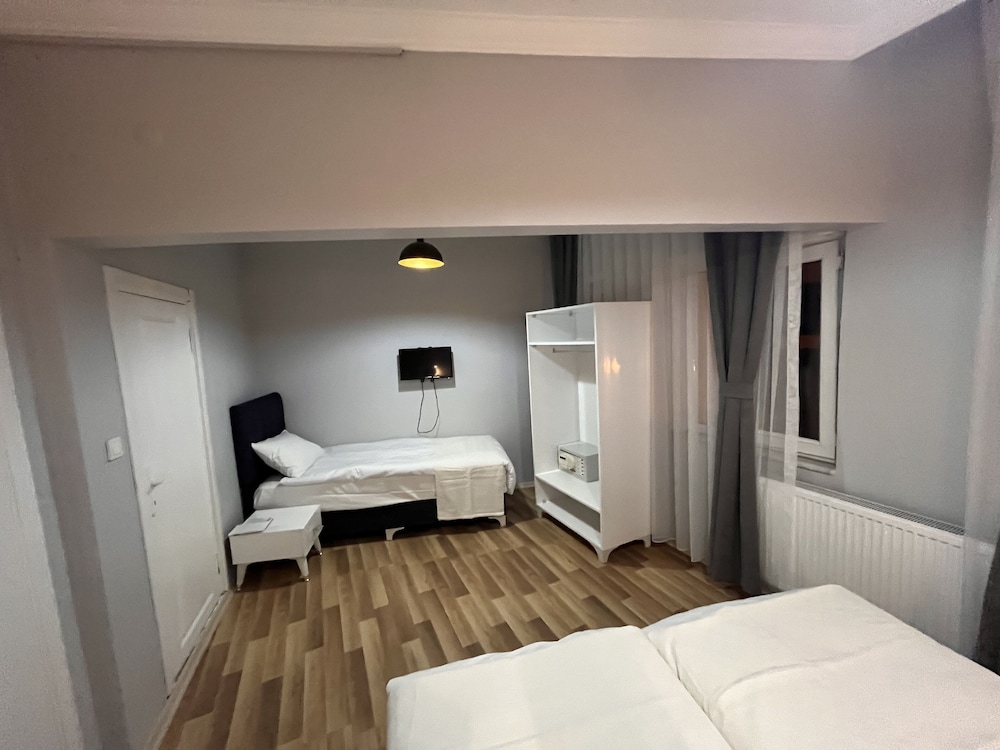 asparagus hotel suits old city