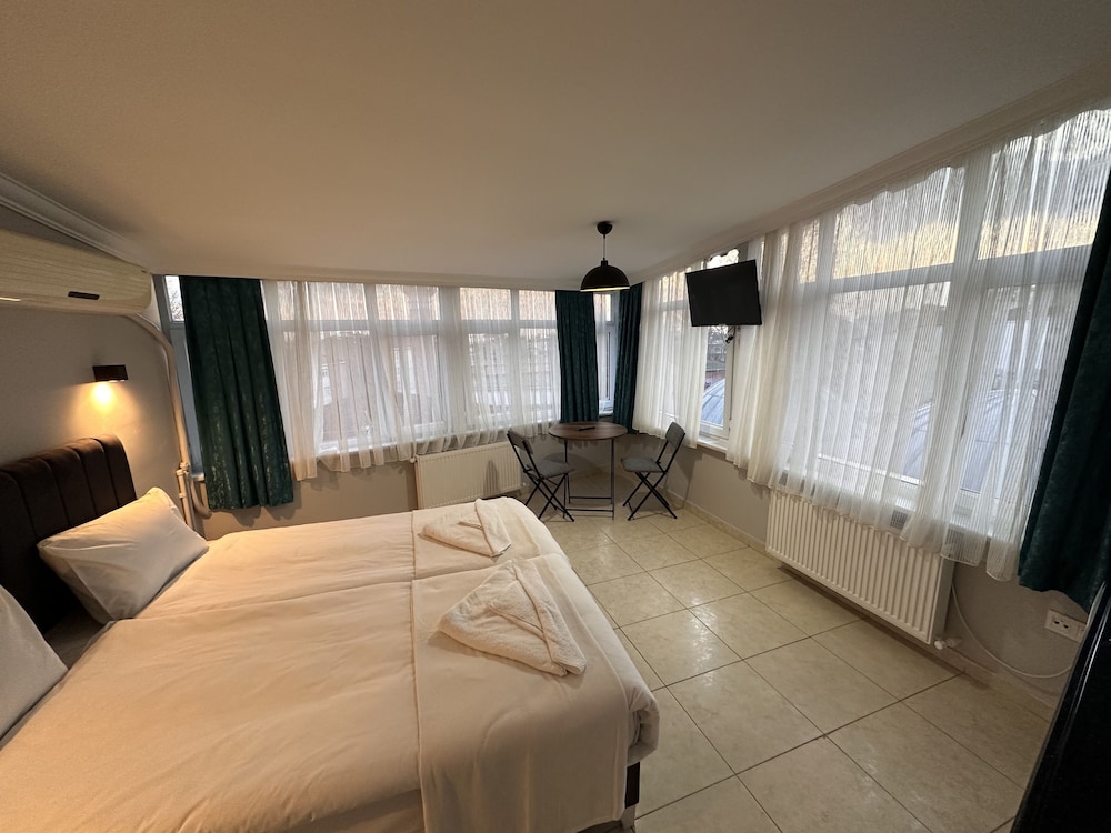 asparagus hotel suits old city