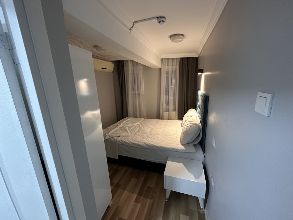 asparagus hotel suits old city