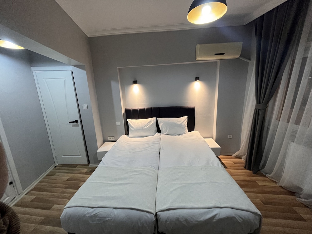 asparagus hotel suits old city