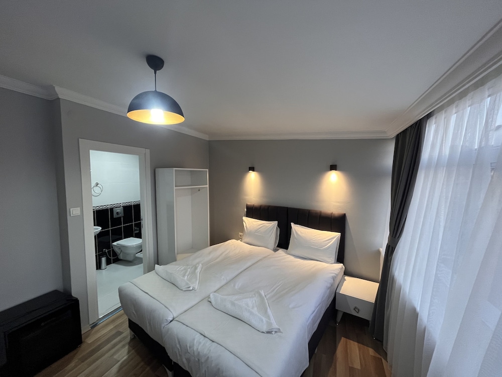 asparagus hotel suits old city