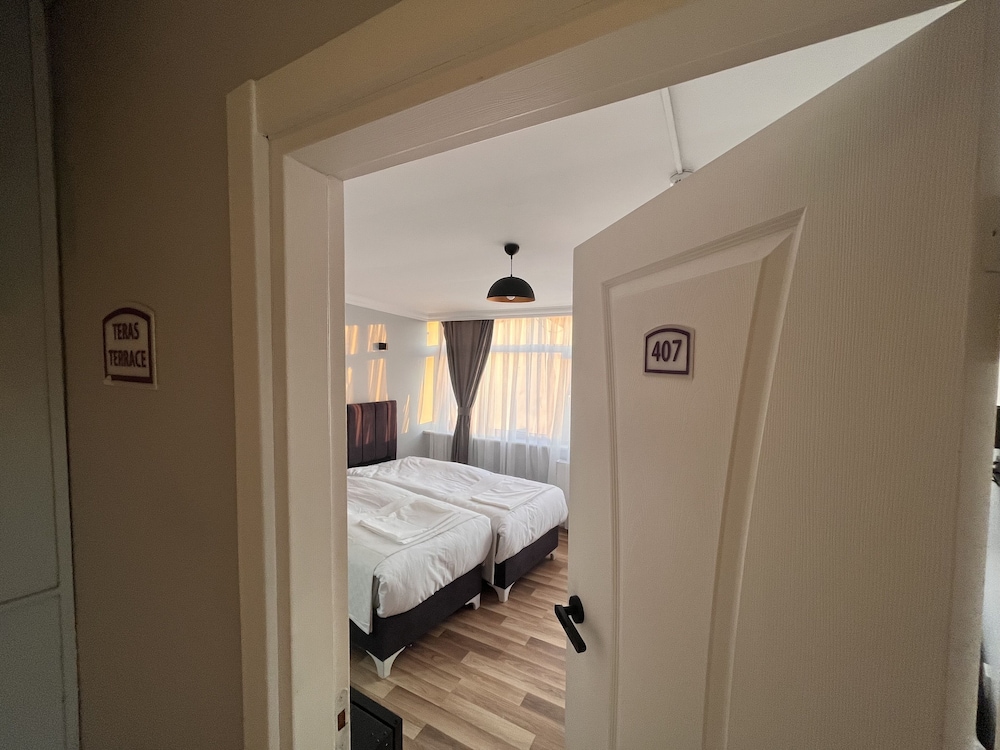 asparagus hotel suits old city