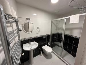 asparagus hotel suits old city