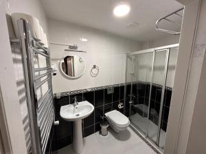 asparagus hotel suits old city