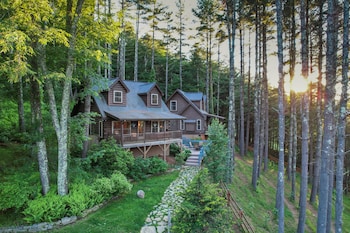 heritage hill cabins