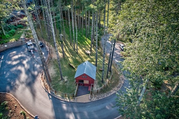 heritage hill cabins