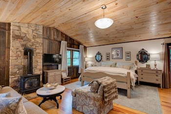 heritage hill cabins