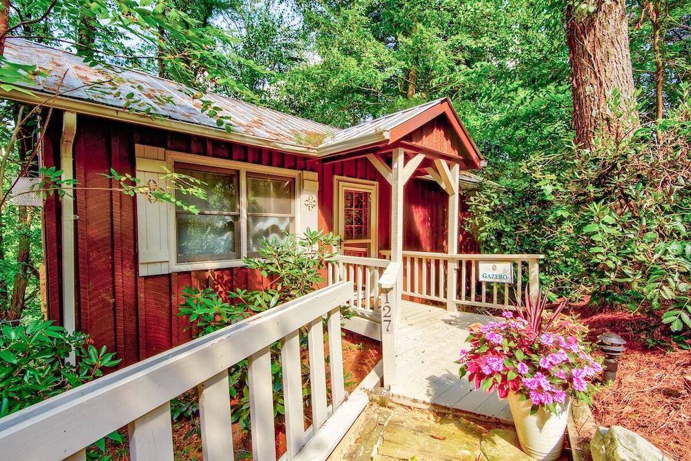 heritage hill cabins